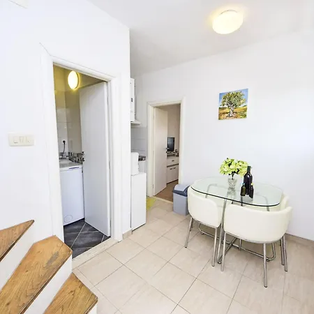 Klaric-1 By Interhome شقة