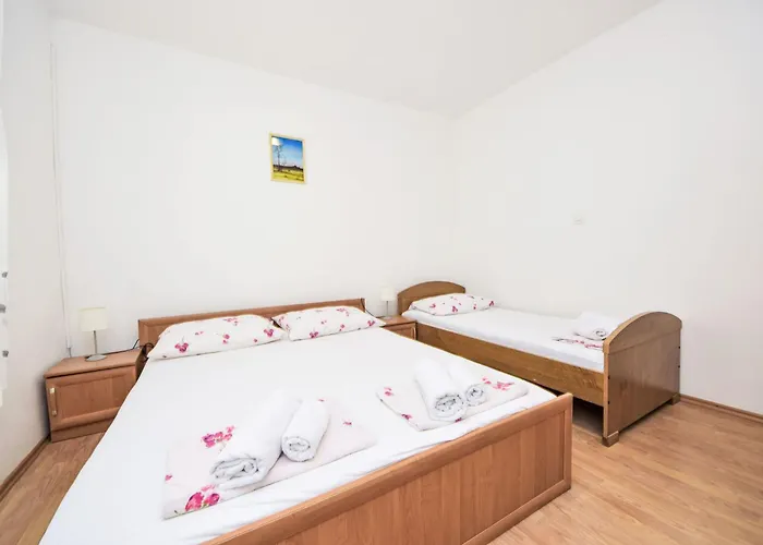 Klaric-1 By Interhome טרוגיר